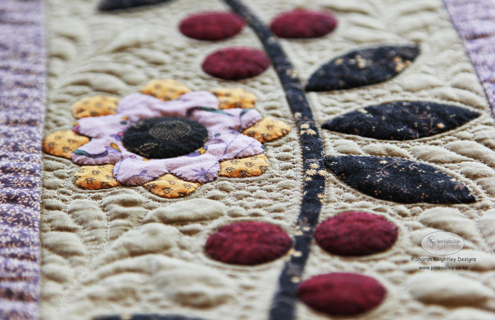 Blackberry Ramble Table Runner Pattern - Pine Valley Quilts