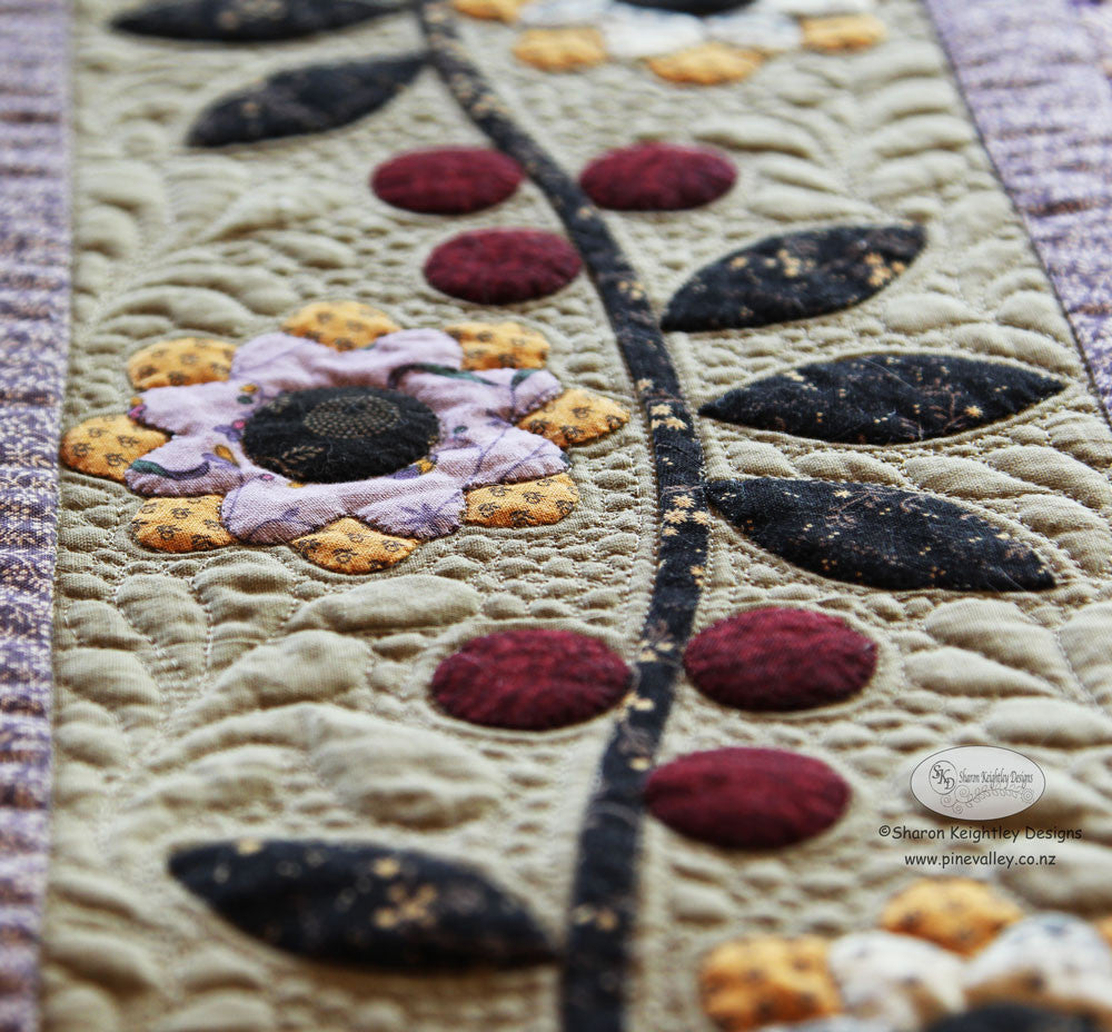 Blackberry Ramble Table Runner Pattern - Pine Valley Quilts